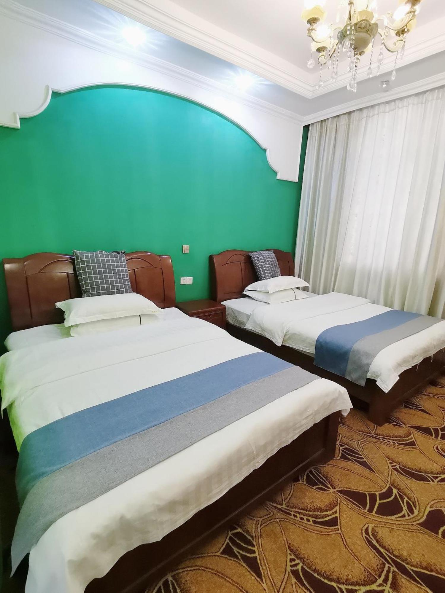Emeishan Moon Bay Hotel Eksteriør billede